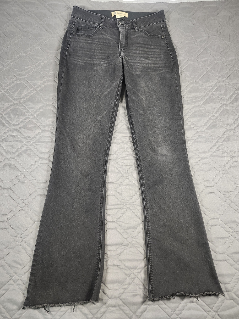 Democracy "Ab"solution black/gray flare raw hem jeans (Size 4, Style BN1257S9LI)